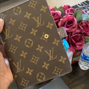 Authentic Louis Vuitton Agenda MM (Used)